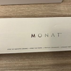 Monat hair straightener
